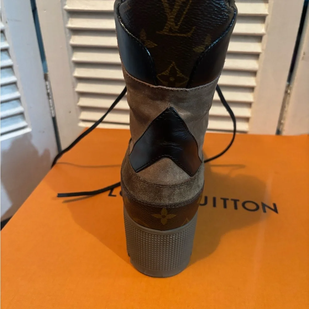 “Authentic Louis Vuitton Combat Boots – Size 38 & half - Picture 9 of 16
